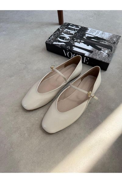 STRASWANS Evve Women's Buckle Detail Wrinkled Leather Ballerina Cream