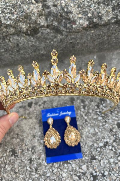 Hobigram Ivanna Gold Bridal Henna Crown Special Day Accessory Women's Crown and Drop Shuttle Earring Set