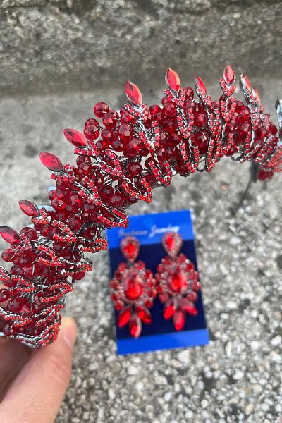 Hobigram مجموعة تاج الزفاف الحمراء من سالومي وإكسسوارات المناسبات الخاصة للنساء وثلاثة أقراط متحركة