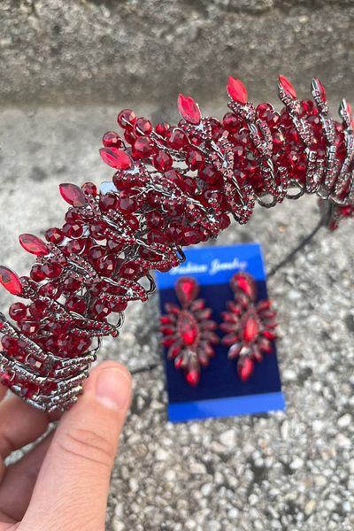 Hobigram Salome Burgundy Bridal Henna Crown Special Occasion Accessory Women's Crown and Thin Shuttle Earring Set