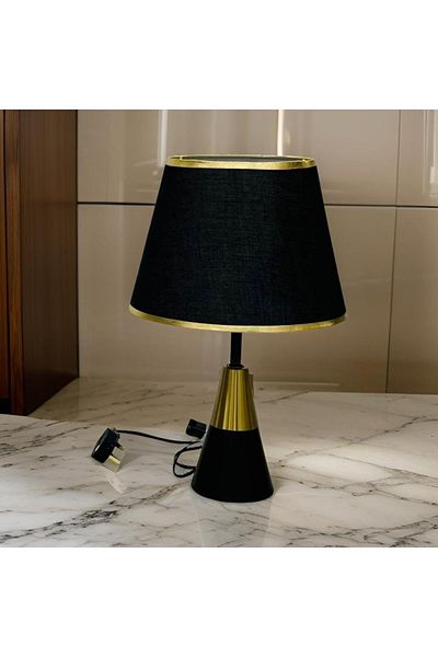 DEC10 Distinctive lamp with a modern design