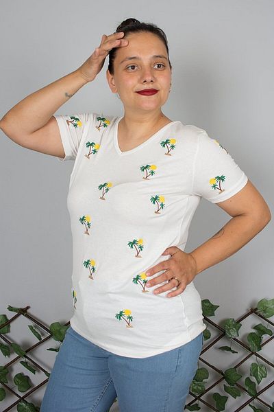 Truva XXL Embroidered V-Neck T-Shirt – Stylish and Comfortable Option