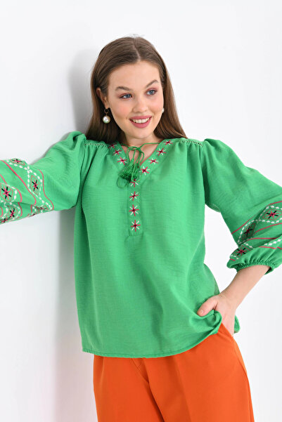 Park Karon Women's V-Neck Embroidery Lacing Detailed Loose Blouse