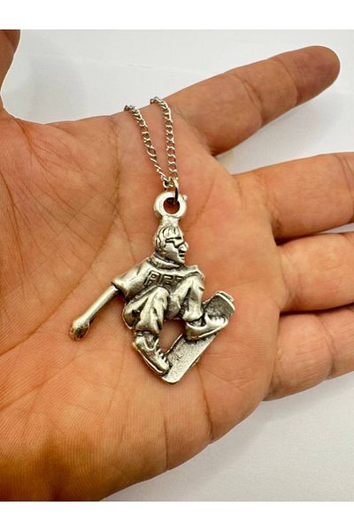 Herşey Nota Urban Glide – Unisex Necklace with Young Skateboarder Figure (60 cm Chain)