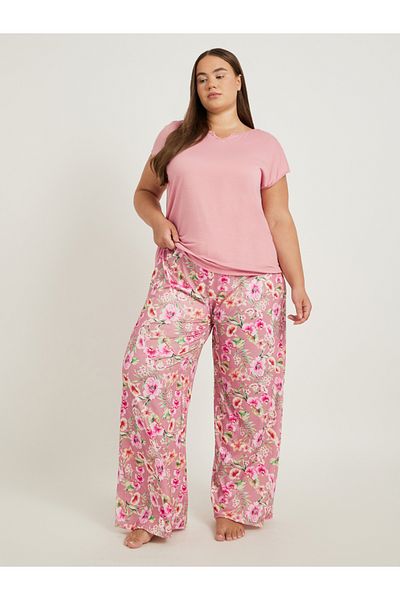Styli Plus Size Gathered Shoulder Notch Neck Top and Floral Pyjama Set
