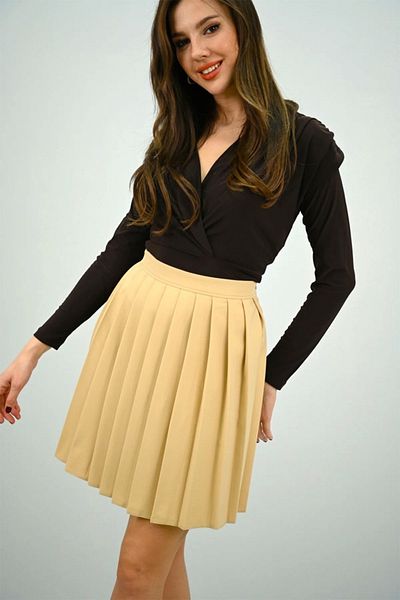 FashionForYou Fustă plisată scurtă Zaly, cu talie înaltă și bandă elastică, bej, M