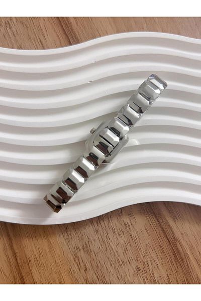 LOOQ Stylish Design Wonder New Model Women's Wristwatch
