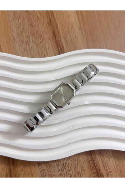 LOOQ Stylish Design Wonder New Model Women's Wristwatch