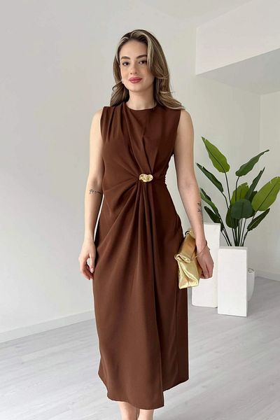 Aventien Rochie midi maro cu detaliu broșă și fante