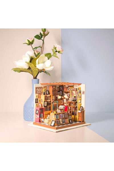 Robotime Sam's Library - DIY 3D Miniature House - 220 Pieces