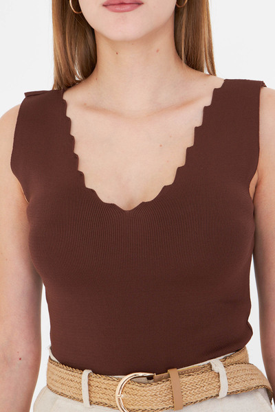 armonika Women's Dark Brown Zigzag V Neck Camisole Blouse Arm-23Y069004