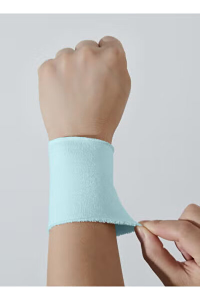 RJ RJ Women's Sports Wristbands provide optimal support and flexibility during exercise. Superior moisture and heat absorption.
