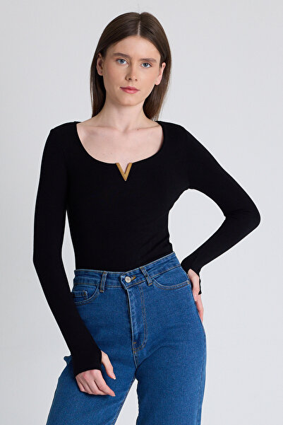 Rays بلوزة سوداء اللون مع إكسسوارات من القماش اللزج/الناعم وتفاصيل ملتصقة بالأصابع 1476