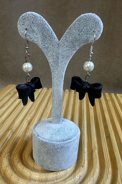 Uretti - Hatice 4962 Handmade Pearl Detailed Polymer Clay Bow Earrings