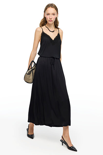 Perspective V-Neck Lace Detailed Blouse