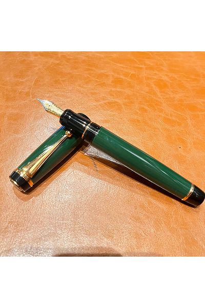 Choice Green Metal Big Fountain Pen, Medium Nib 0.7mm,For VIP collection Heavy calligraphy writing pen Pain