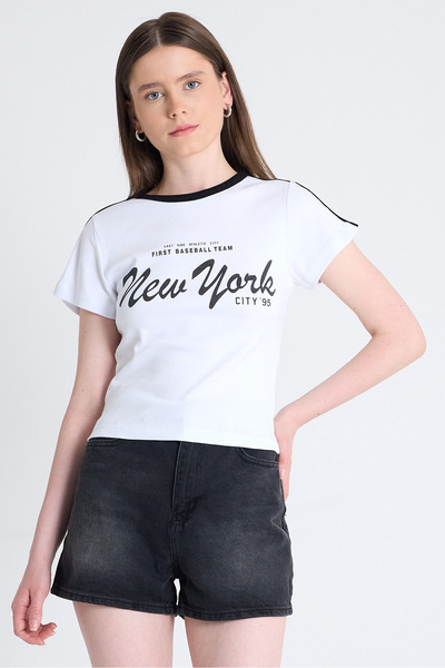 Rays تي شيرت أبيض مطبوع عليه نص مطبوع بقصة ضيقة 6059