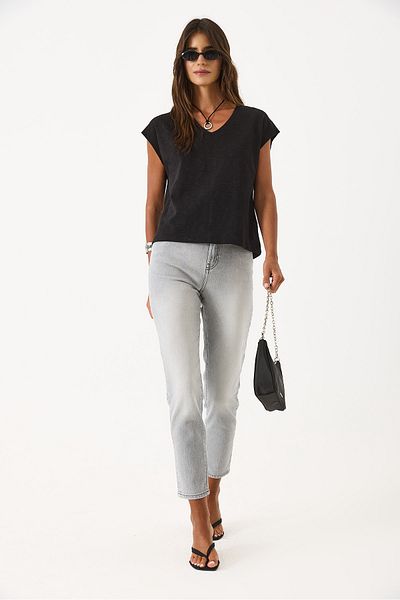 VENA V-Neck Comfortable Fit Sleeveless Flared T-Shirt - Black
