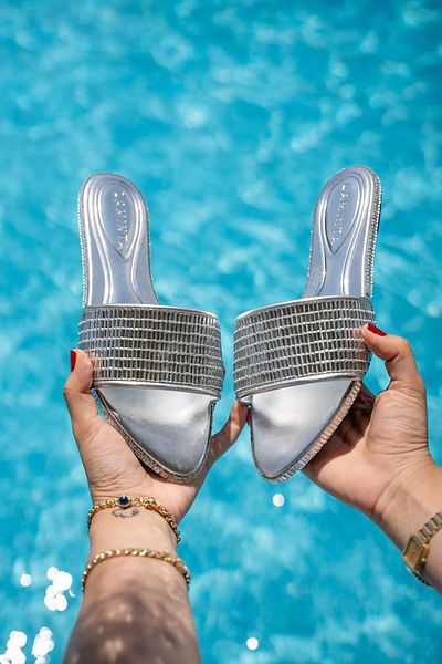 LamintaGlobal Walker Silver Crystal Stone Detailed Women's Slippers