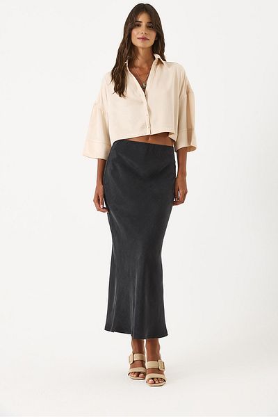 VENA Lyocell Satin Midi Skirt - Black