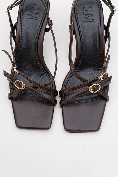 LuviShoes Дамски сандали с токчета и катарама, кафяви, с квадратен връх CHAKA