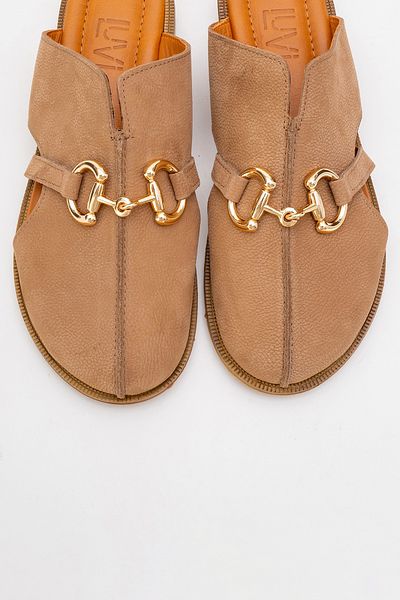 LuviShoes Γυναικείες παντόφλες FAVOR Μπεζ αγκράφα από γνήσιο δέρμα κλειστό μπροστά