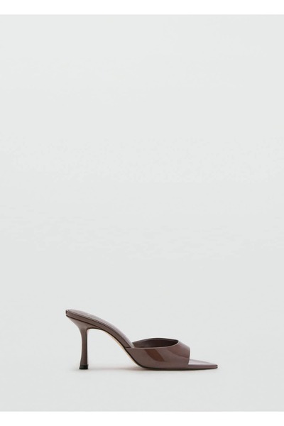 MANGO Woman Rugan görünümlü topuklu sandalet