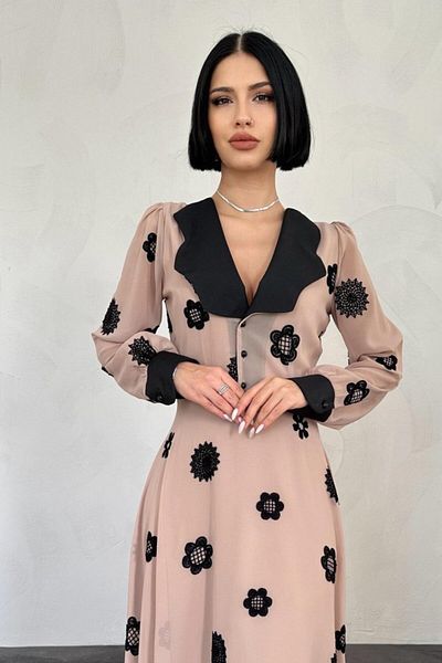 Bizcomoda Rochie brodata cu guler de nurca