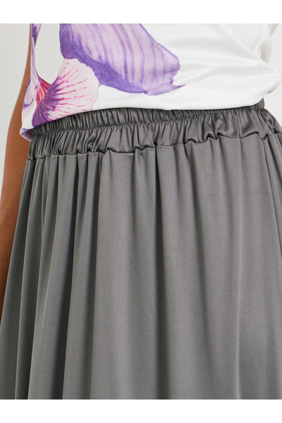 Styli Solid Pleated A-Line Maxi Skirt