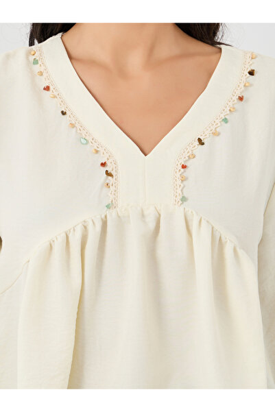 Styli Embellished Lace Detail V-Neck Peplum Blouse