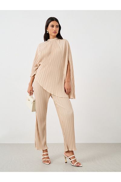 Styli High Neck Plisse Asymmetric Hem Top