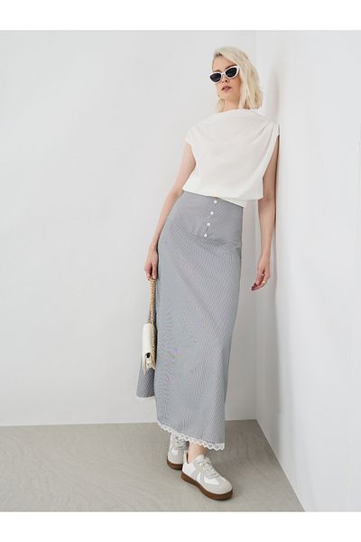 Styli Striped Lace Hem Buttoned Maxi Skirt