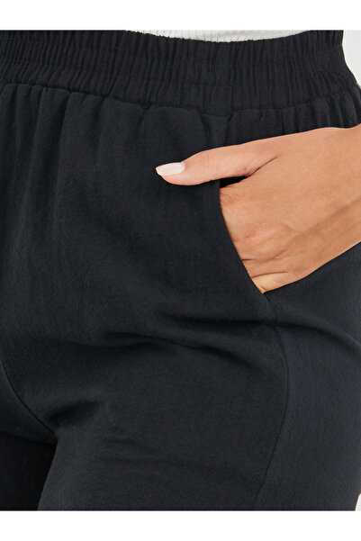 Styli Solid Mid Rise Loose Fit Shorts