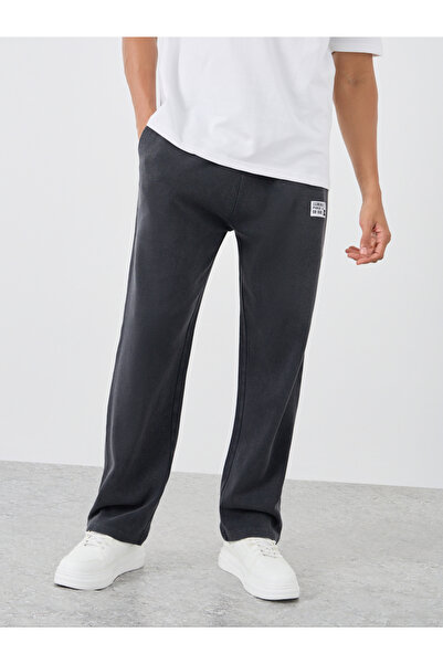 Styli بنطال رياضي كبير الحجم بتصميم وافل مغسول بالحامض مع تفاصيل شارة