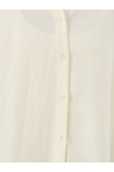 Styli Solid Spread Collar Regular Fit Shirt