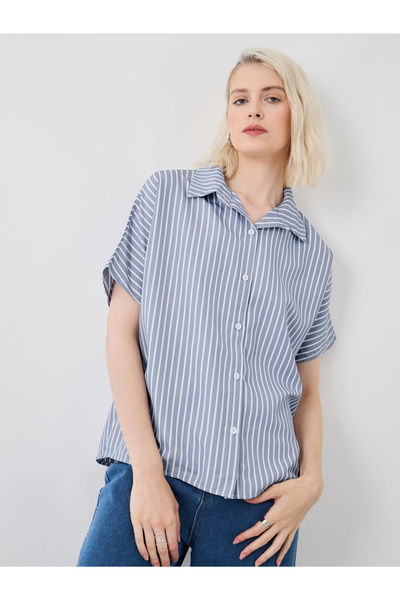 Styli قميص مخطط بأكمام قصيرة ومقاس كبير