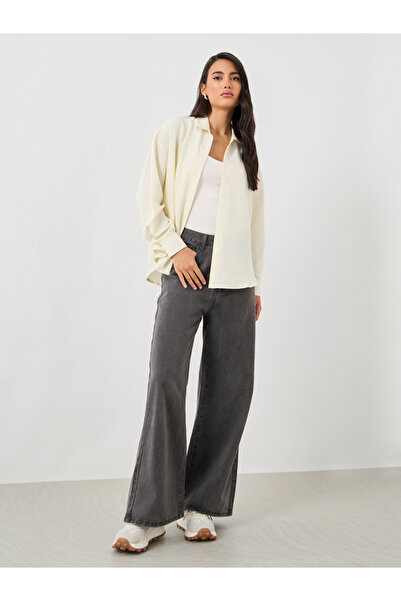 Styli Solid Spread Collar Regular Fit Shirt