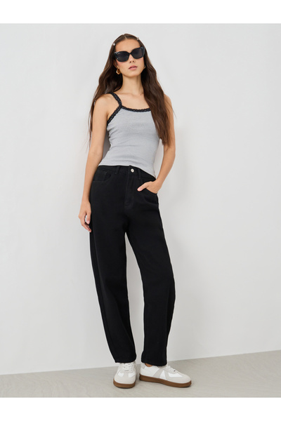 Styli Solid Mid Rise Tapered Jeans