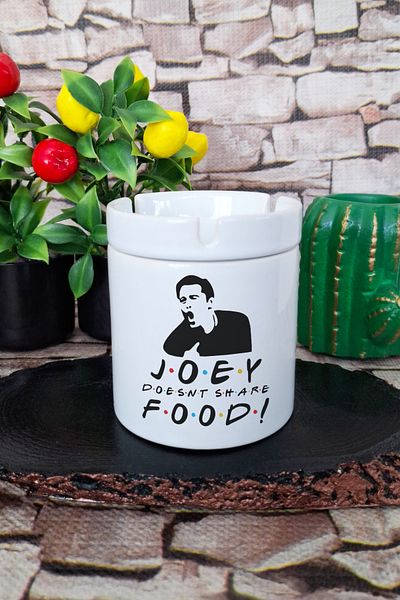 qoeuyl boutique Joey Doesnt Share Food Friends Printed Ceramic Lid Odorless Ashtray