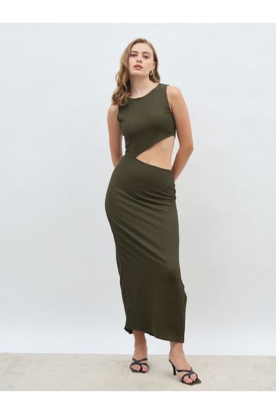Styli Women Green Textured Cut Out Waist Sheath Maxi Dress with Side Slit