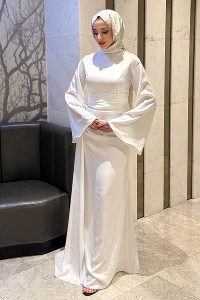 Tesettür Diyarı Γυναικείο βραδινό φόρεμα Arabella Cape Satin Fish-Λευκό
