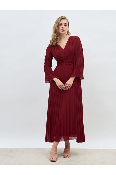 Styli Women Red Solid V Neck Pleated A-line Maxi Dress