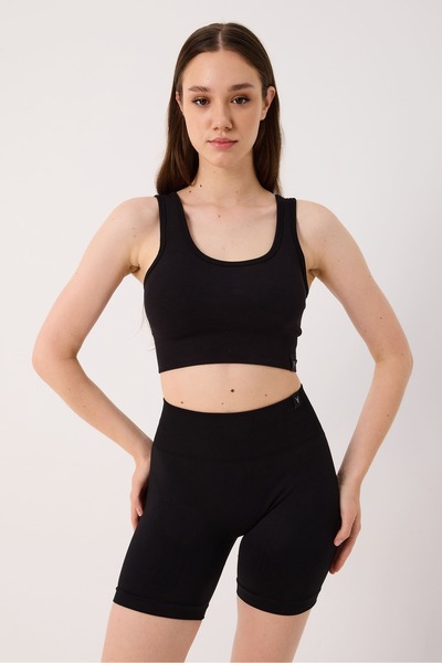 cervus شورت رياضي أساسي عالي الخصر وقابل للتمدد وشورت قصير يبرز انحناءات الجسم درزة مخفية