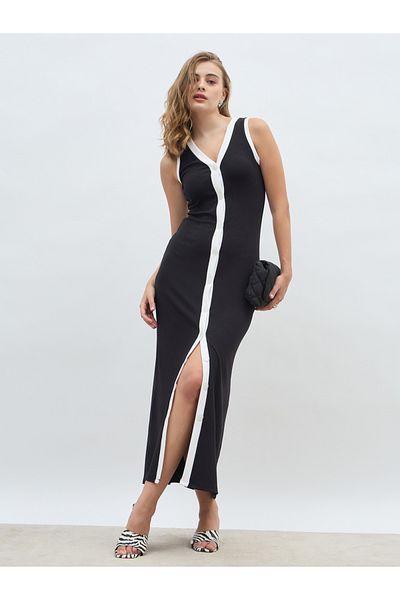 Styli Women Black Contrast Trim Sleeveless Sheath Maxi Dress with Button Front