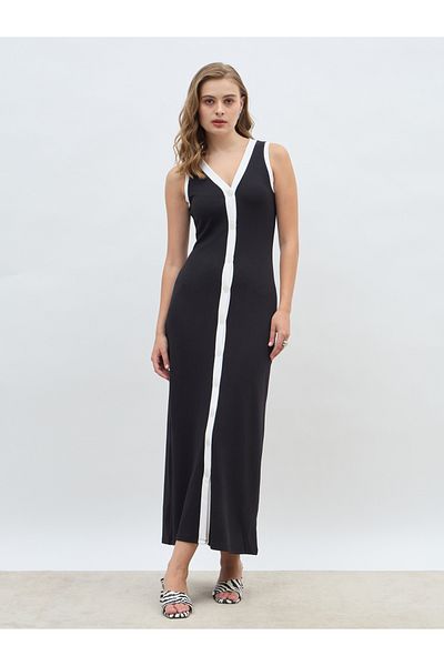 Styli Women Black Contrast Trim Sleeveless Sheath Maxi Dress with Button Front