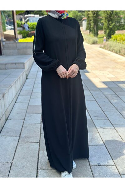 nisa ferace Ayrobin fermuarlı ferace kolu beyaz şerit demir ve lastik detaylı...