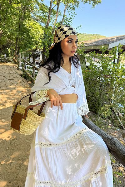 Seda Yalçın Atelier Λεπτομερή σετ φούστας και πουκάμισου από λευκό λινό Guipure
