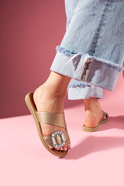 FUGA MODA Papuci Fengi Gold cu tăietură asimetrică cu o singură cataramă