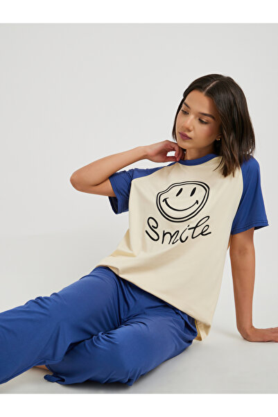 Styli طقم تي شيرت وبيجامة بطبعة جرافيكية