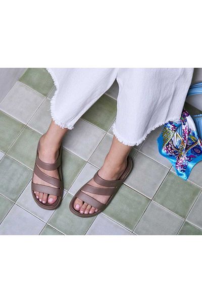 Crocs Crocs Getaway Strappy Γυναικείες Καφέ Παντόφλες 209587-0lf
